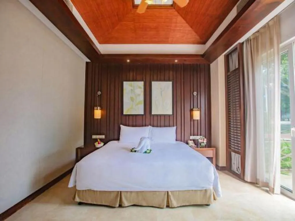 Ocean View Resort Yalong Bay Санья